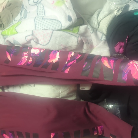 Victoria secret size large - Picture 2 of 6